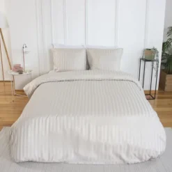 Parure de lit 3 pièces satin à fines rayures housse + taies