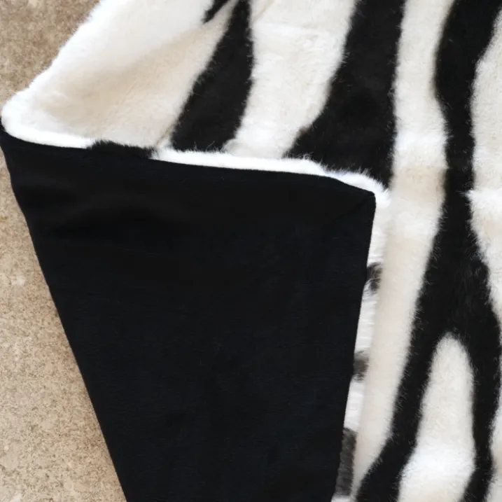 Plaid doux à motif zèbre avec dos en velours