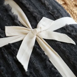 Plaid en chenille texturée avec franges