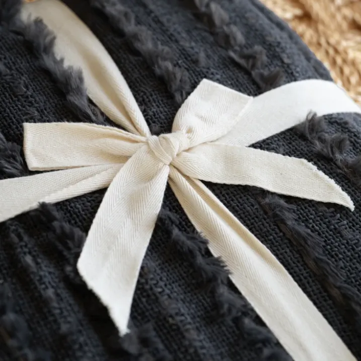 Plaid en chenille texturée avec franges