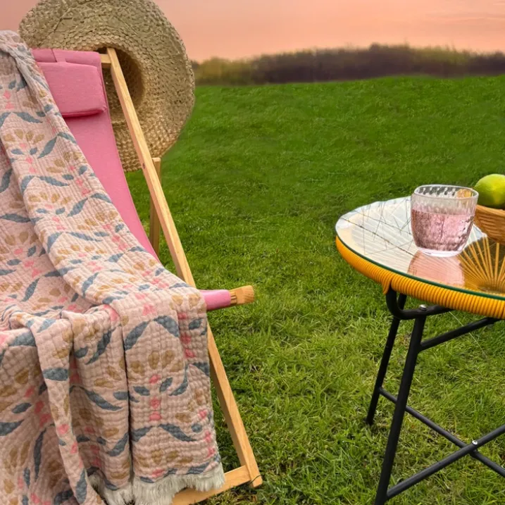 Plaid en gaze de coton lavée à motif végétal