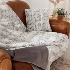 Plaid en imitation fourrure doublée polaire