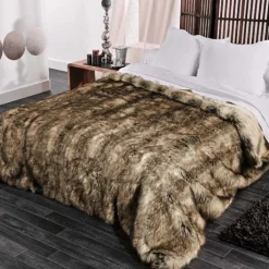 Plaid ou jeté de lit imitation fourrure