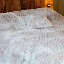 Plaid ou jeté de lit Imitation fourrure relief losange