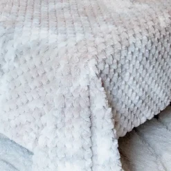 Plaid ou jeté de lit Imitation fourrure relief losange