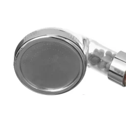 Pommeau de douche filtrant avec billes