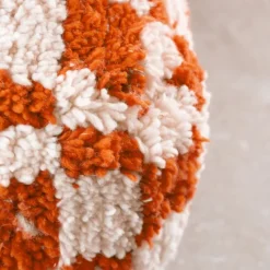 Pouf damier en laine avec garnissage