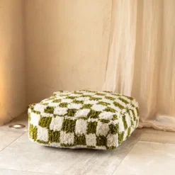 Pouf damier en laine avec garnissage