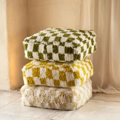 Pouf damier en laine avec garnissage