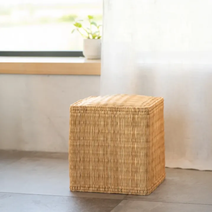 Pouf en paille tressée fait main