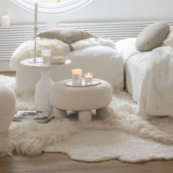 Pouf rond en tissu bouclé