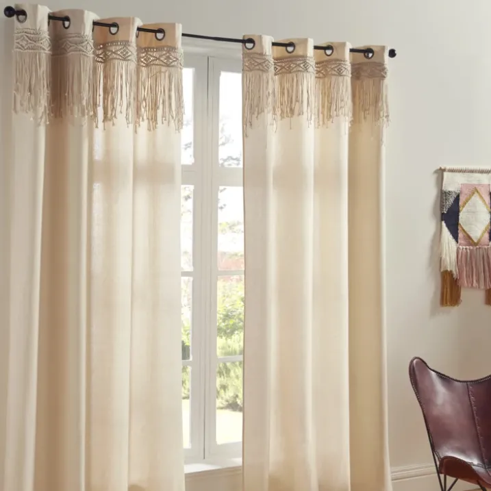Rideau avec frise en macramé