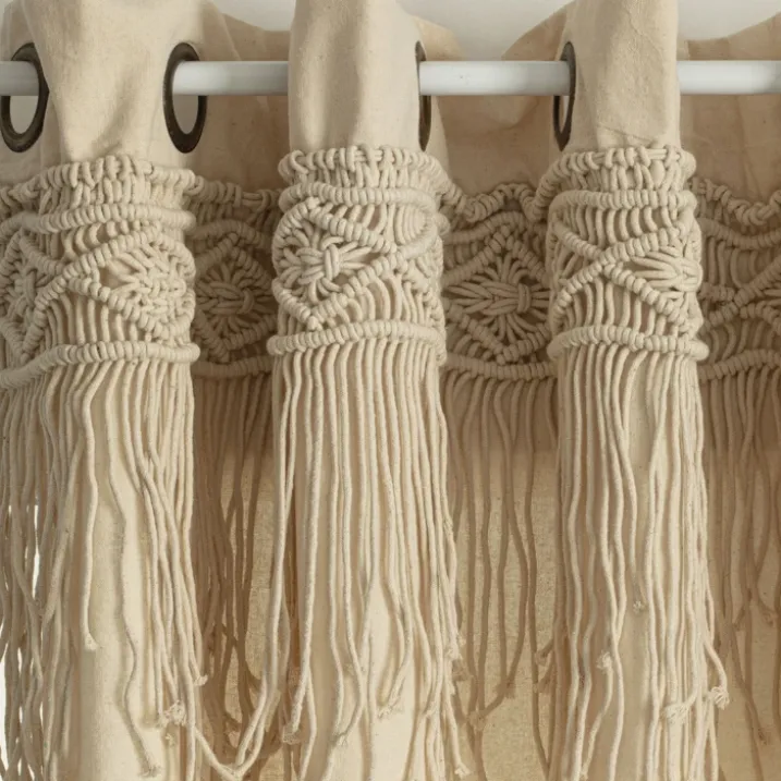 Rideau avec frise en macramé