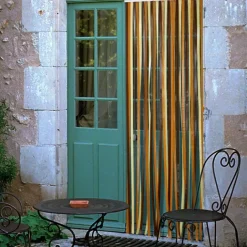 Rideau de porte à lanières colorées