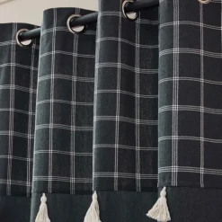 Rideau à œillets avec haut à carreaux et pompons en polycoton