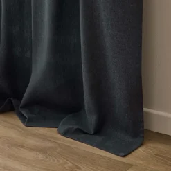 Rideau à œillets avec haut à carreaux et pompons en polycoton