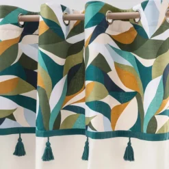 Rideau à œillets polycoton avec top feuillage graphique et pompons