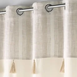 Rideau à œillets polycoton avec top tissé et pompons
