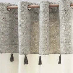 Rideau à œillets polycoton top métallisé texturé avec pompons