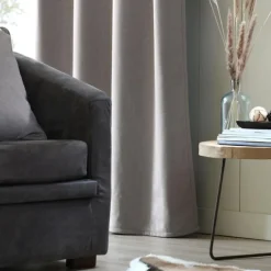 Rideau isolant à œillets pour un intérieur confortable et élégant