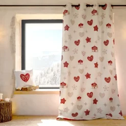 Rideau jacquard d’ameublement avec motifs chalets et cœurs