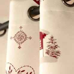 Rideau jacquard d’ameublement avec motifs chalets et cœurs