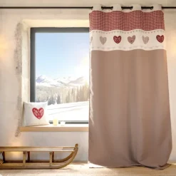 Rideau jacquard à œillets avec haut vichy et motifs cœurs