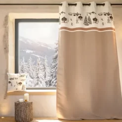 Rideau jacquard à œillets avec motif chalets et sapins