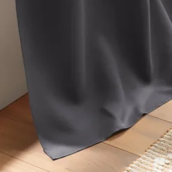 Rideau occultant uni à oeillets