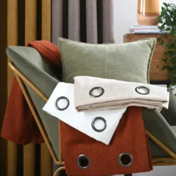 Rideau à oeillets en velours côtelé