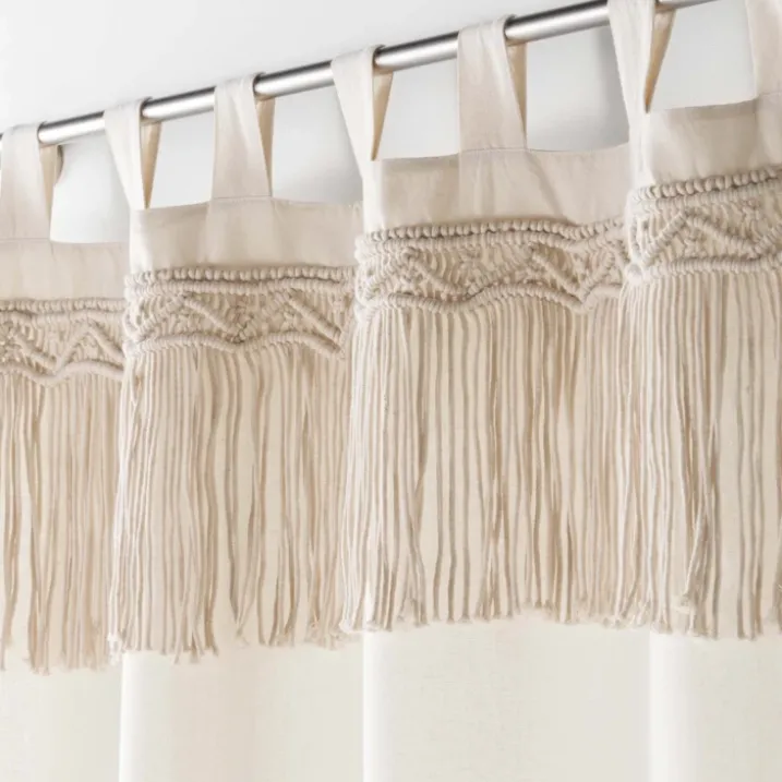 Rideau à passants en macramé