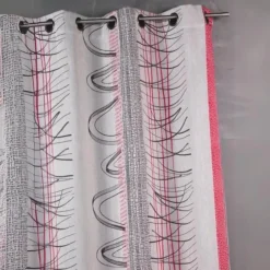 Rideau à rayures verticales abstraites et motifs graphiques