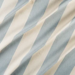 Rideau à rayures verticales en armure satin avec œillets