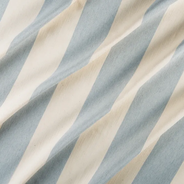 Rideau à rayures verticales en armure satin avec œillets