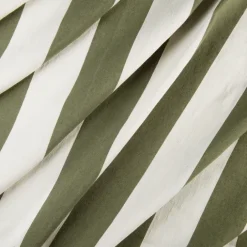 Rideau à rayures verticales en armure satin avec œillets