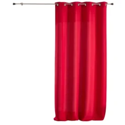 Rideau rouge à œillets