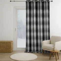 Rideau tamisant à motif quadrillé