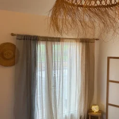 Rideau tamisant à tissage alvéolé