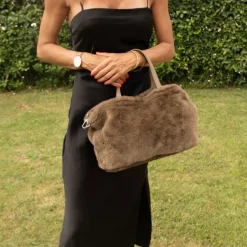Sac imitation fourrure anse et bandoulière amovible