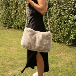 Sac imitation fourrure anse et bandoulière amovible