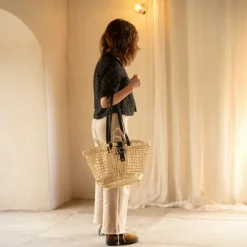 Sac panier en fibre de palmier et anses cuir noir