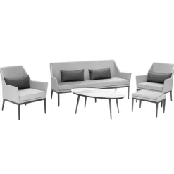 Salon détente avec table en imitation marbre