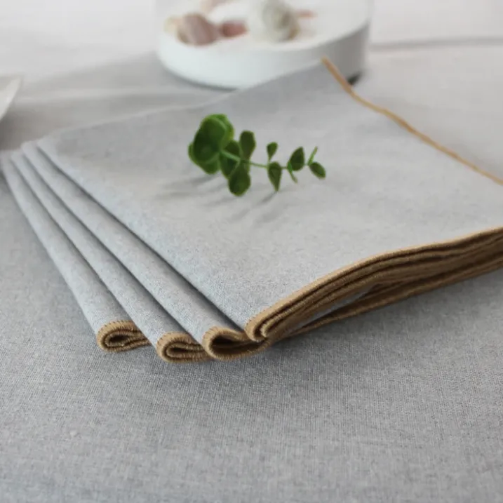 Serviette de table unie et bourdonnée