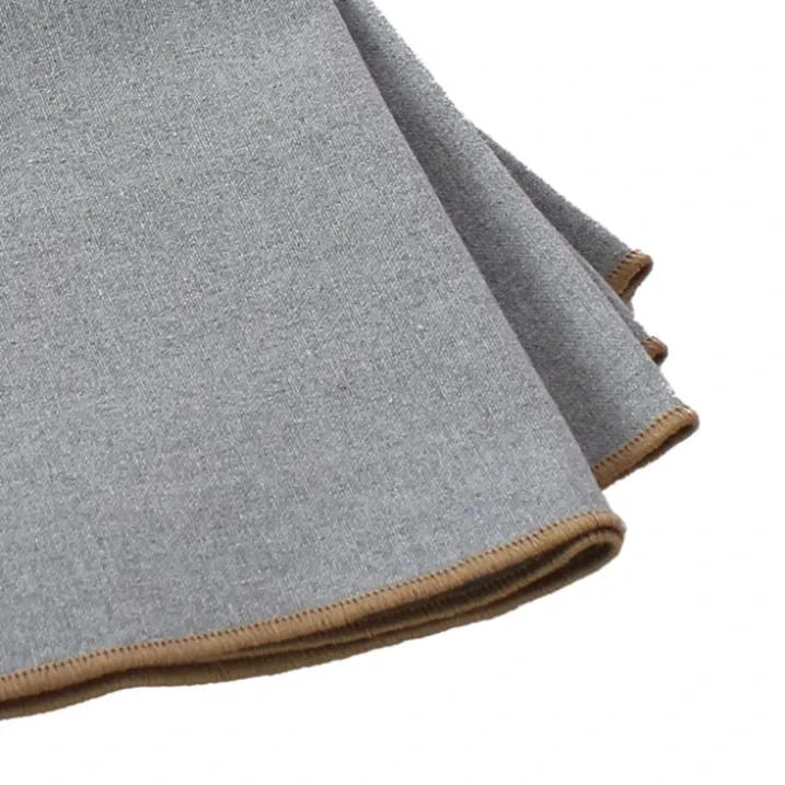 Serviette de table unie et bourdonnée