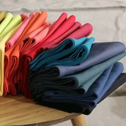 Serviette de table unie et colorée