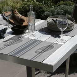 Set de table lavable à fines rayures
