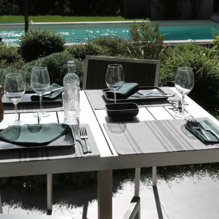 Set de table lavable à fines rayures