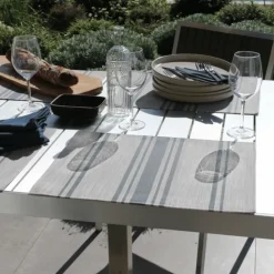 Set de table lavable à fines rayures