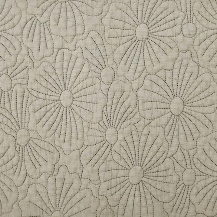 Set de table rectangulaire matelassé avec motif fleurs brodé