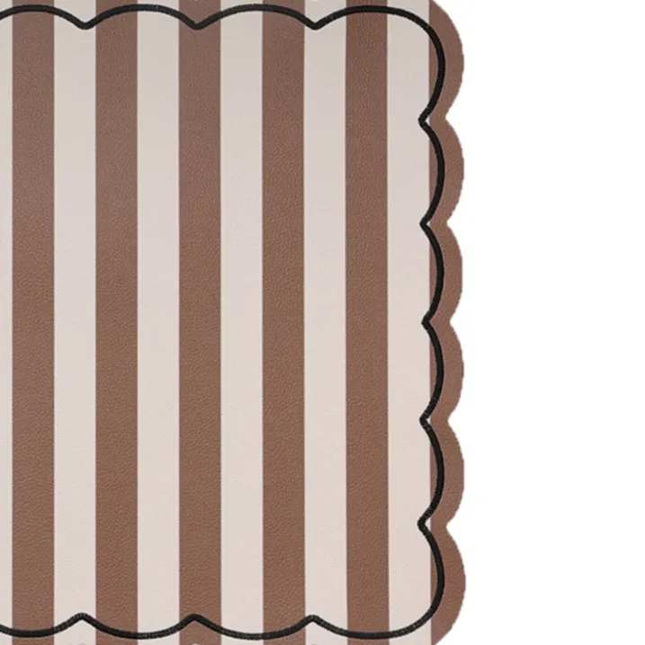 Set de table rectangulaire à rayures avec bords ondulés